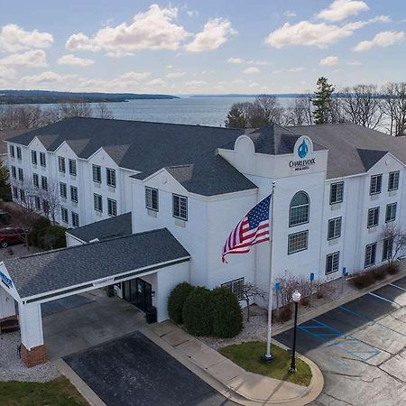 Charlevoix Inn & Suites Surestay Collection By Best Western מראה חיצוני תמונה