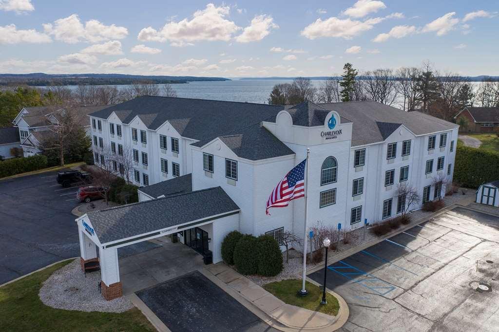 Charlevoix Inn & Suites Surestay Collection By Best Western מראה חיצוני תמונה