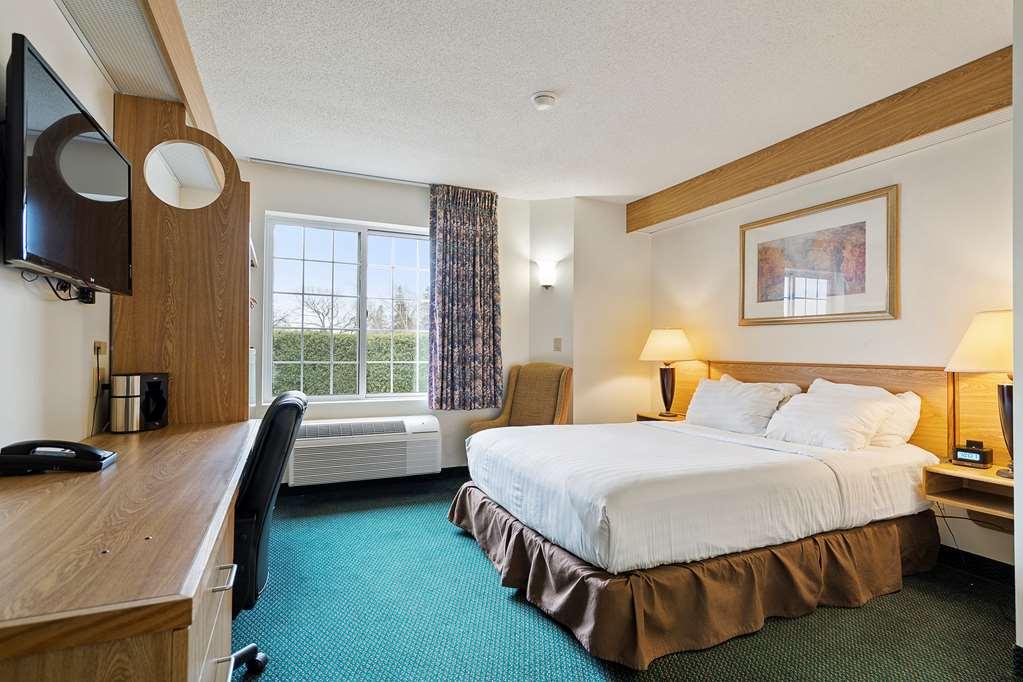 Charlevoix Inn & Suites Surestay Collection By Best Western חדר תמונה