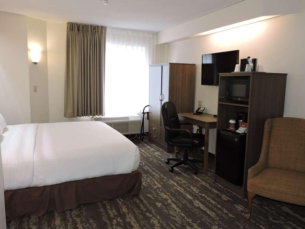 Charlevoix Inn & Suites Surestay Collection By Best Western חדר תמונה
