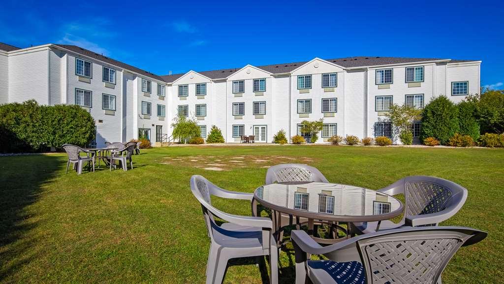 Charlevoix Inn & Suites Surestay Collection By Best Western מתקנים תמונה
