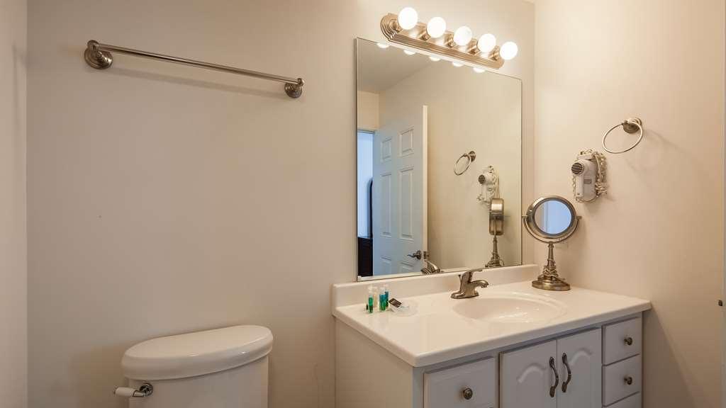 Charlevoix Inn & Suites Surestay Collection By Best Western מראה חיצוני תמונה
