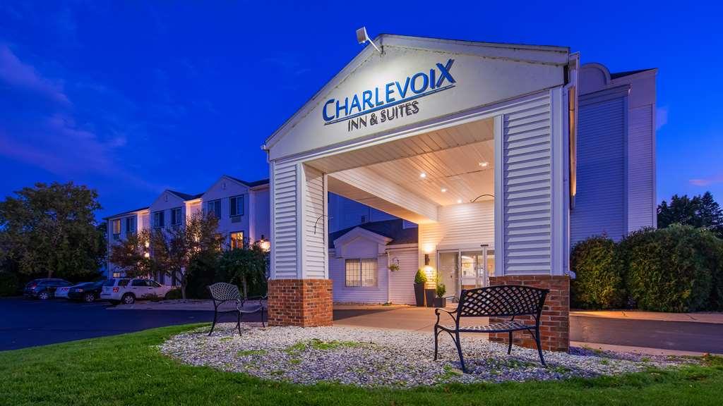 Charlevoix Inn & Suites Surestay Collection By Best Western מראה חיצוני תמונה